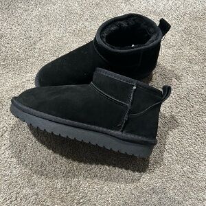 Women’s boots- Black